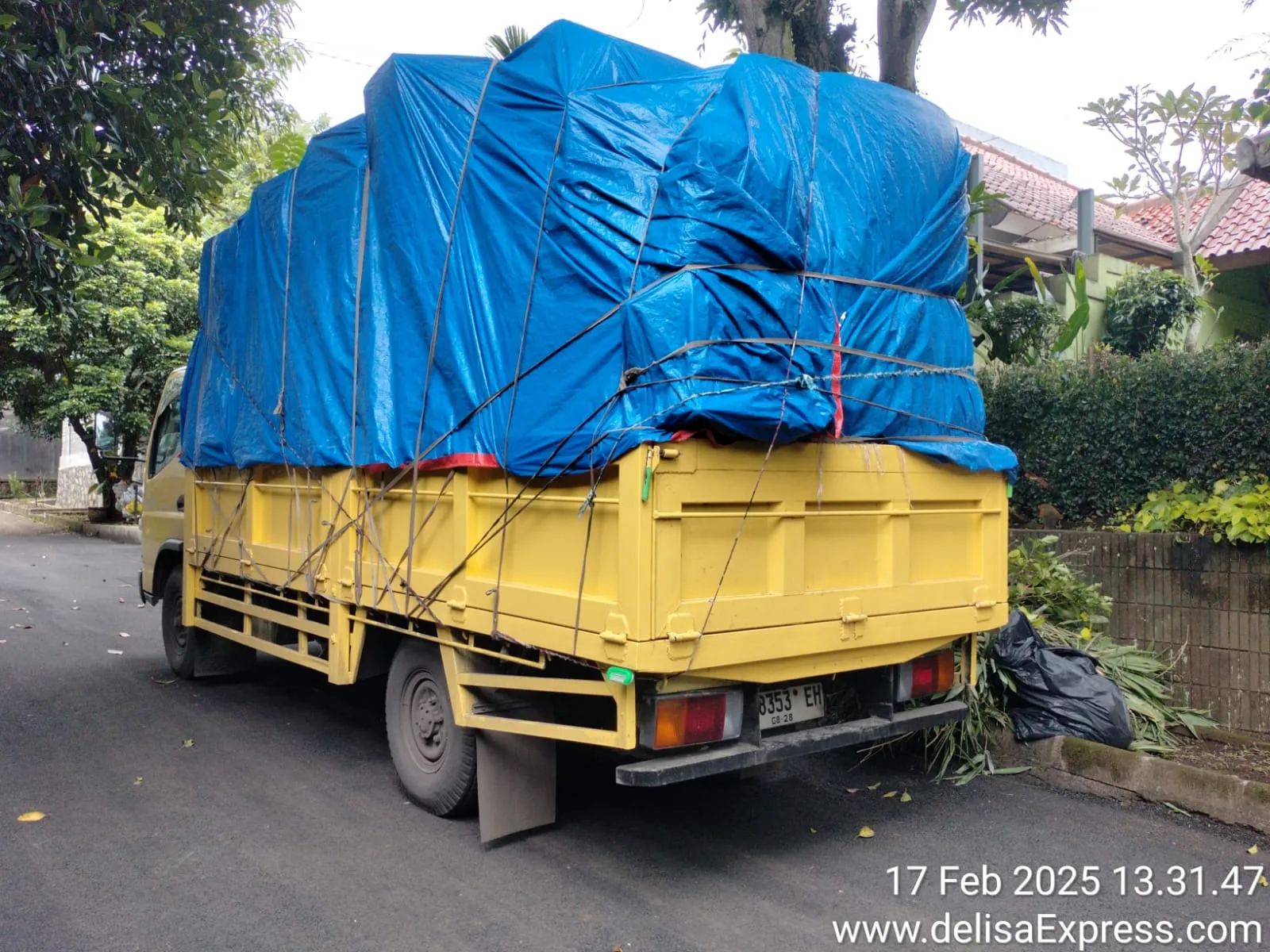 Sewa Mobil Besar untuk Angkut Barang Bandung