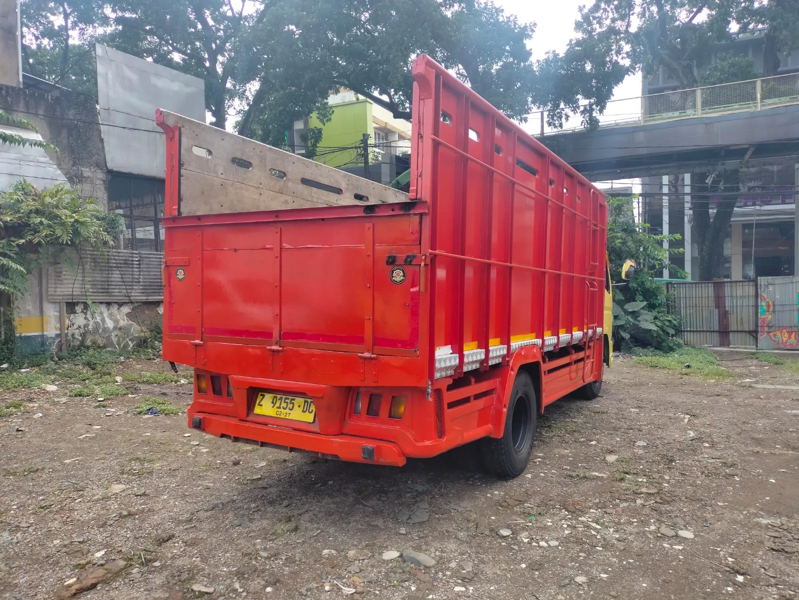 Layanan Sewa Truk Besar untuk Pindahan di Bandung