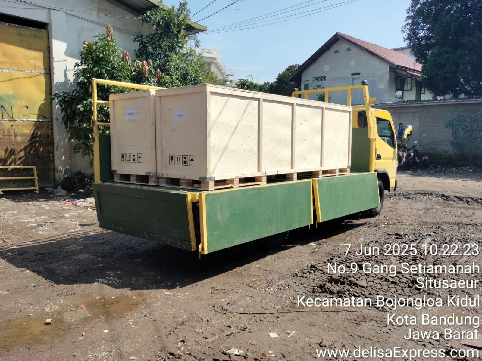 Jasa Angkut Barang Menggunakan Blindvan di Bandung